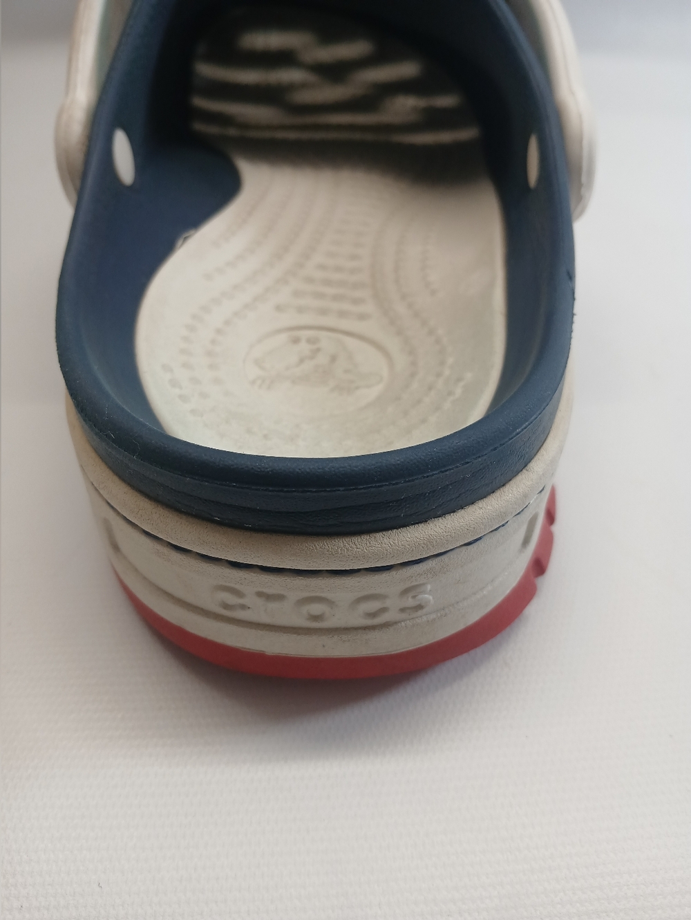 CROCS Navy and White Clog with Red Sole - Picture 14 of 14